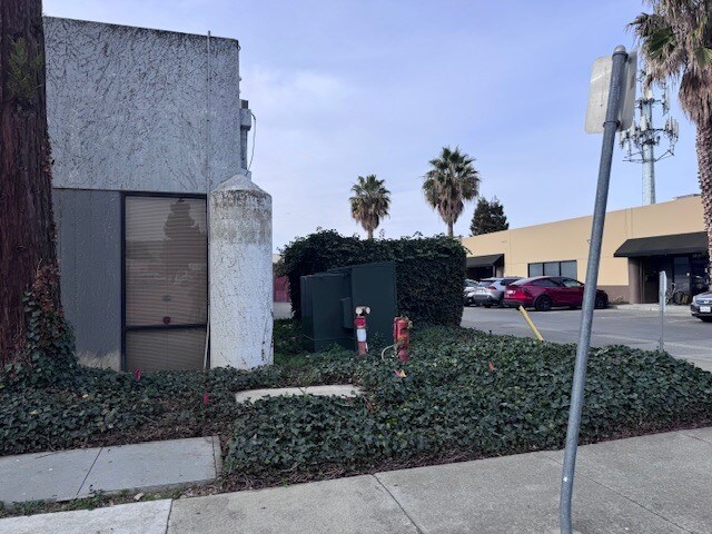 More Photos Of 1941-1945 Las Plumas Ave, San Jose Warehouse For Sale