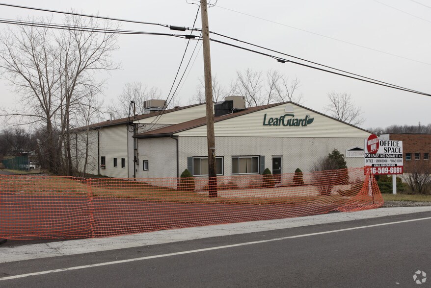 More Photos Of 8601 Freeway Dr, Macedonia Flex For Lease