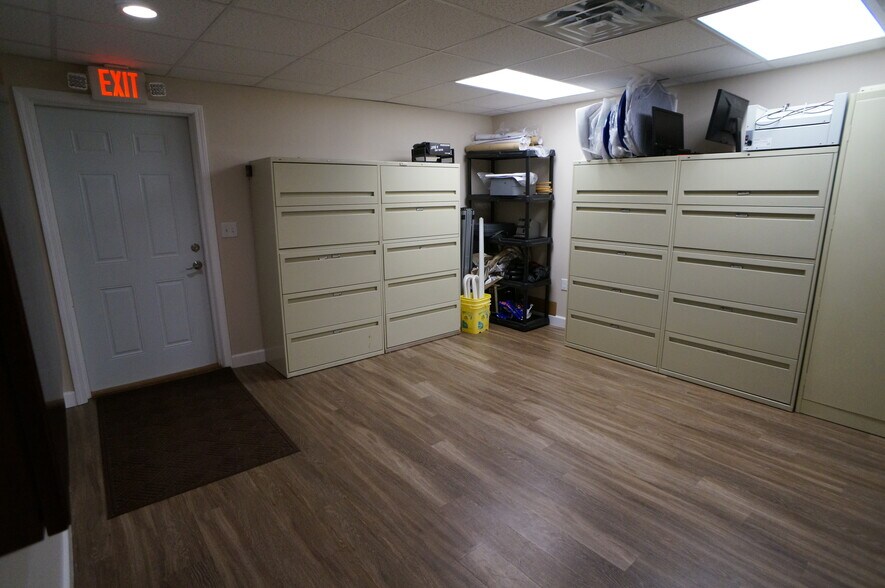 More Photos Of 1350 E Lake Lansing Rd, East Lansing Medical For Lease