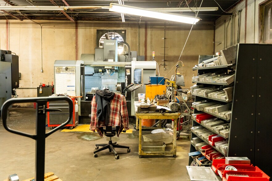 More Photos Of 1630 N Interstate 35 E, Lancaster Flex For Sale