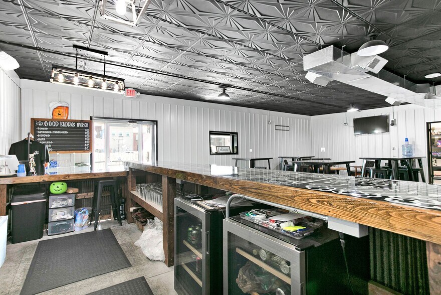 More Photos Of 120 M.L.K. ave, Lebanon Bar For Sale