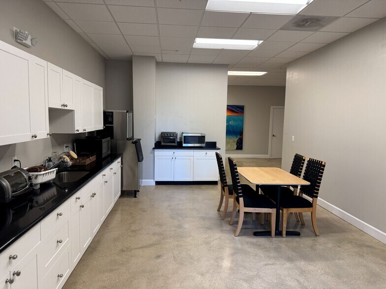 More Photos Of 2200 Broadway, Fort Myers Office For Lease