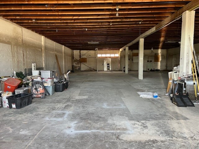 More Photos Of 219 N Bridge St, Brady Storefront For Sale