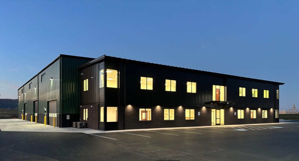More Photos Of 130 Ola Way, Paradise Warehouse For Lease
