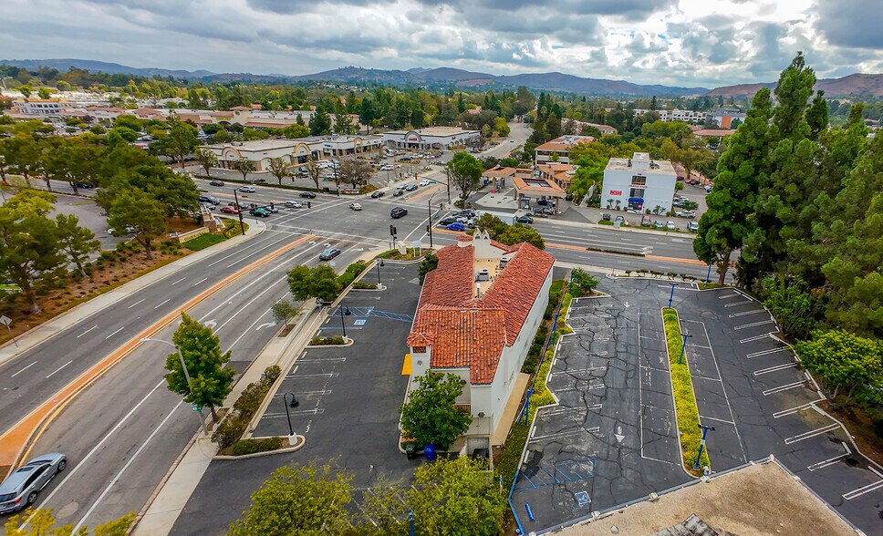 More Photos Of 125 N Moorpark Rd, Thousand Oaks General Retail For Sale