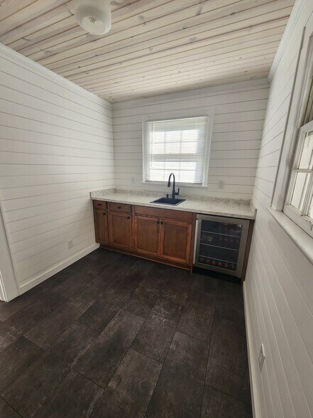 More Photos Of 109 Few St, Greer Office For Lease