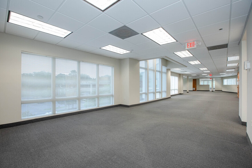 More Photos Of 860 Wyckoff Ave, Mahwah Medical For Lease