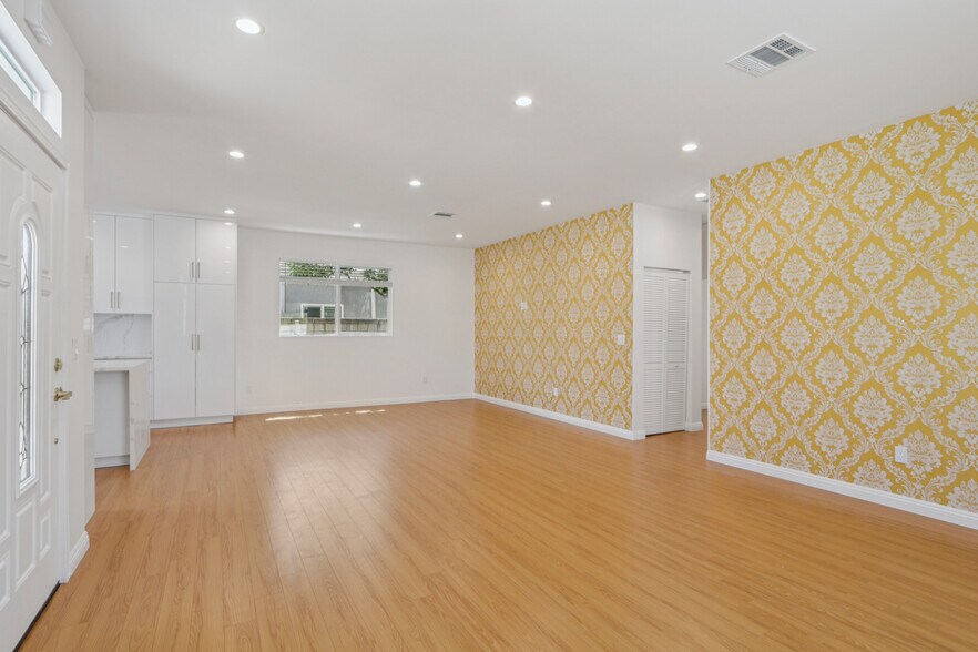 More Photos Of 17148 Stare St, Northridge Apartments For Sale