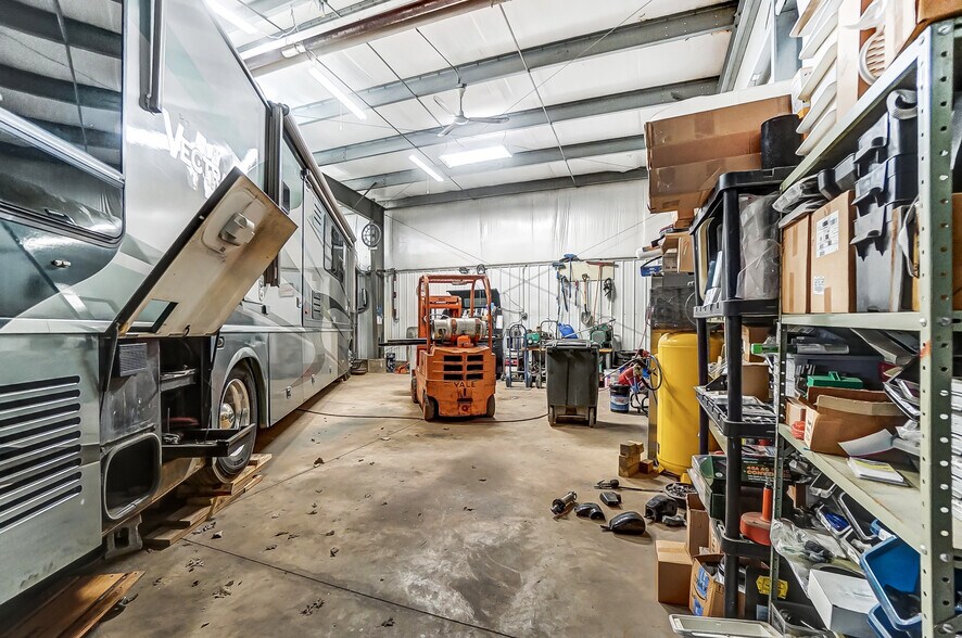 More Photos Of 20660 W Bowling Green Road, Weston Auto Repair For Lease