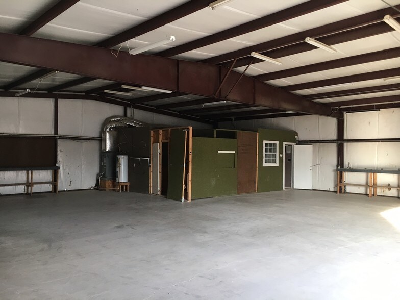 More Photos Of 12412 J Rendon Rd, Burleson Warehouse For Lease