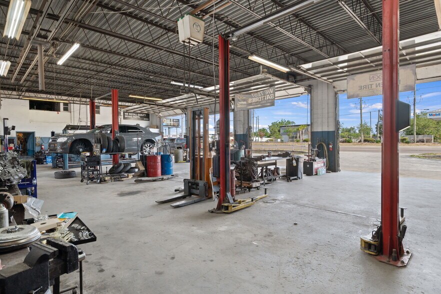 More Photos Of 6826 Ridge Rd, Port Richey Auto Repair For Sale