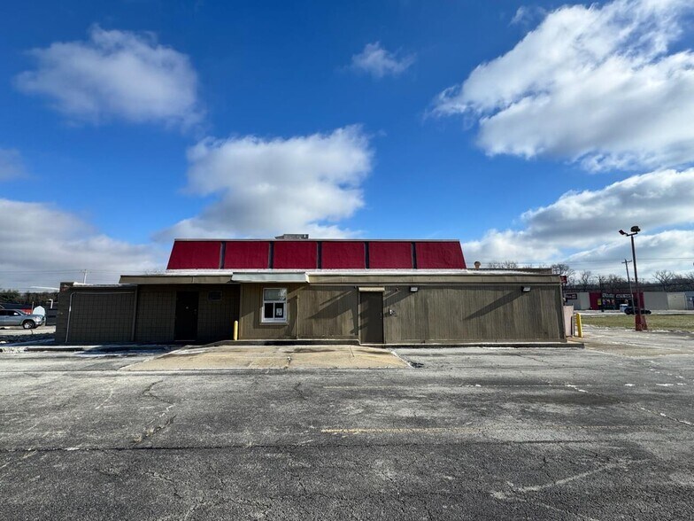 More Photos Of 1285 N High St, Hillsboro Restaurant For Sale