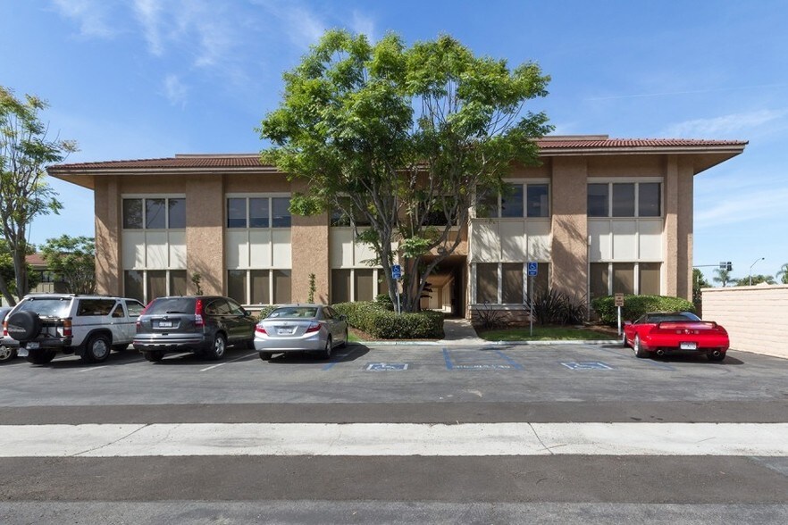 More Photos Of 14471 Chambers Rd, Tustin Loft Creative Space For Lease