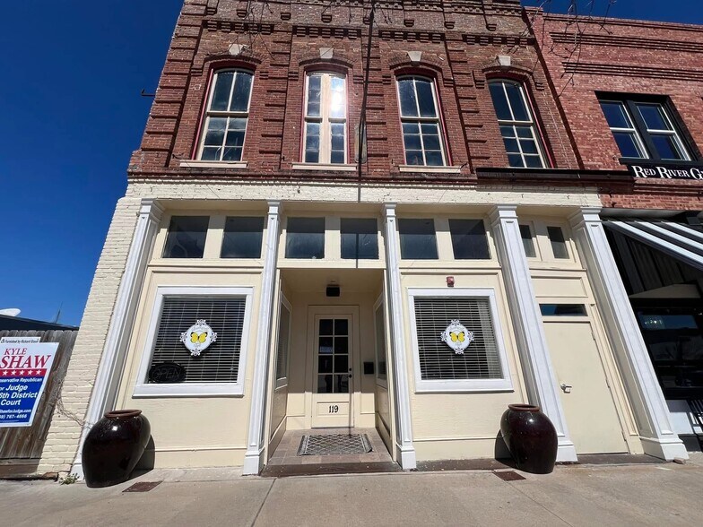 More Photos Of 119 E 5th St, Bonham Restaurant For Sale