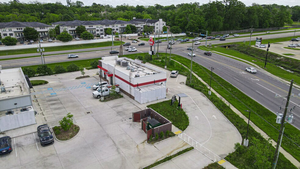 More Photos Of 5947 Creek Centre Dr, Baton Rouge General Retail For Lease