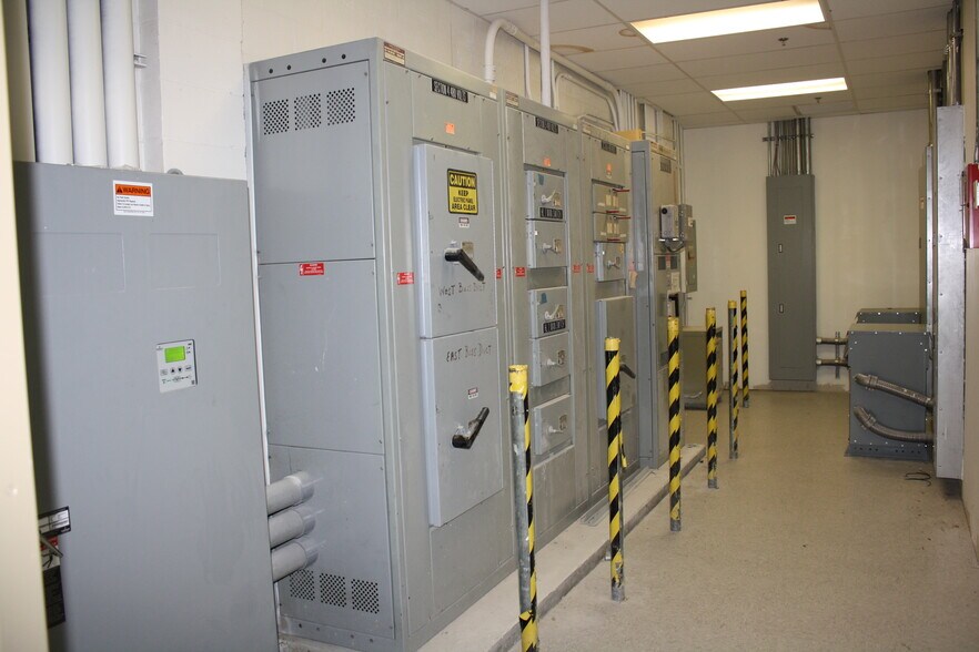 More Photos Of 5120 W Waters Ave, Tampa Manufacturing For Sale