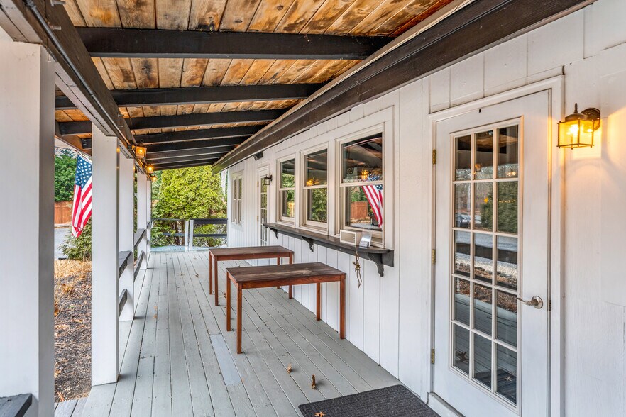 More Photos Of 412 Montauk Hwy, East Quogue Freestanding For Sale