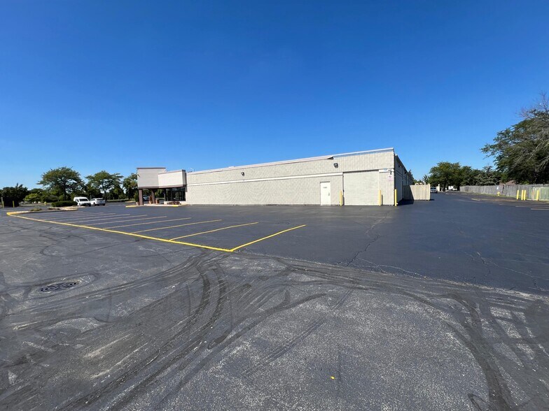 More Photos Of 15551-15567 94th Ave, Orland Park Unknown For Lease