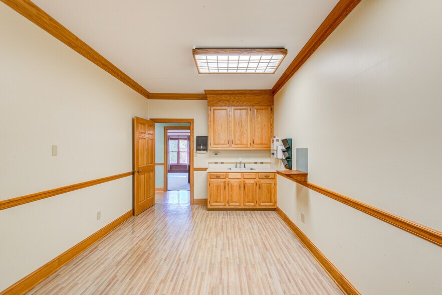 More Photos Of 166 Doctors Dr, Boone Medical For Lease