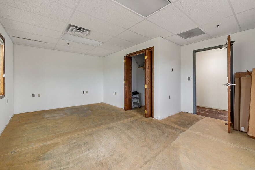 More Photos Of 5955 Mt Rushmore Rd, Rapid City Storefront Retail Office For Sale