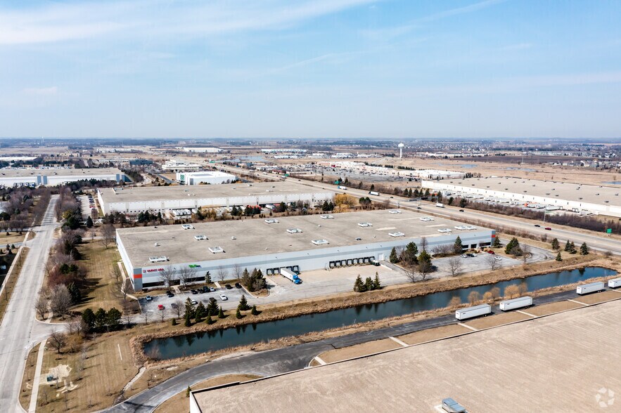 More Photos Of 1455 Sequoia Dr, Aurora Distribution For Lease