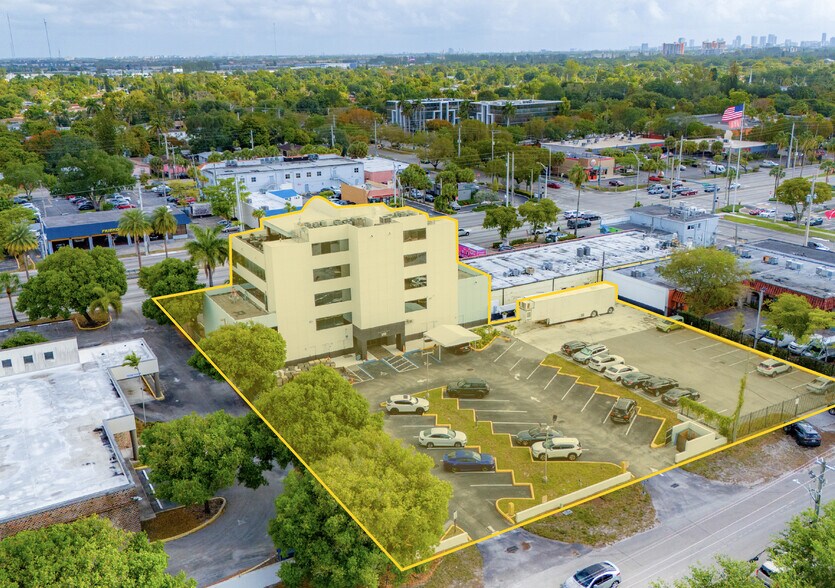 More Photos Of 152 Ne 167th St, Miami Office For Sale