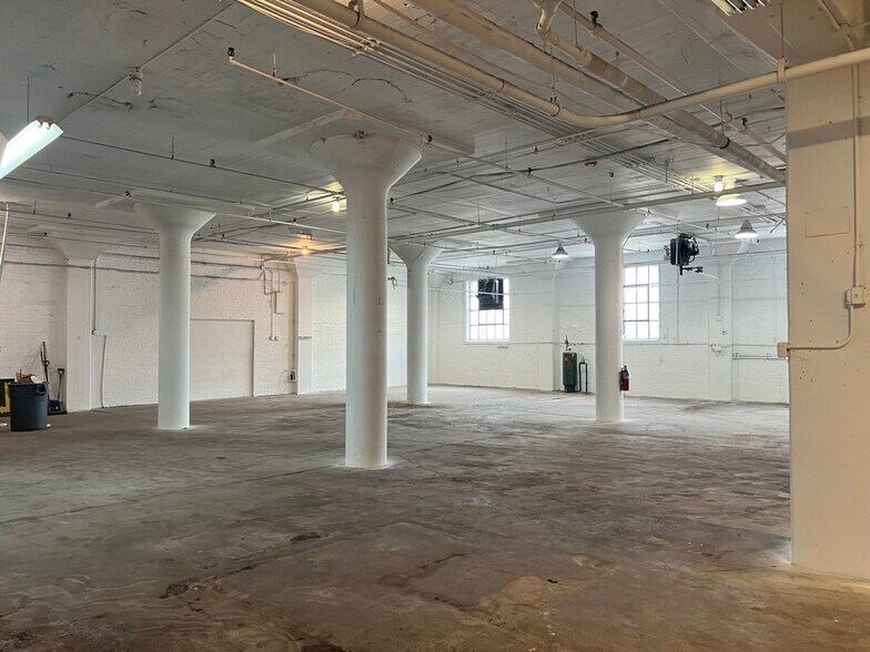 More Photos Of 1410-1440 N Kingsbury St, Chicago Manufacturing For Lease