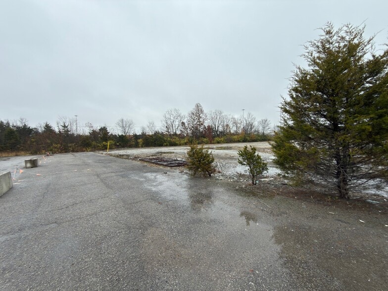 Primary Photo Of 6702 Enterprise Dr, Louisville Land For Lease