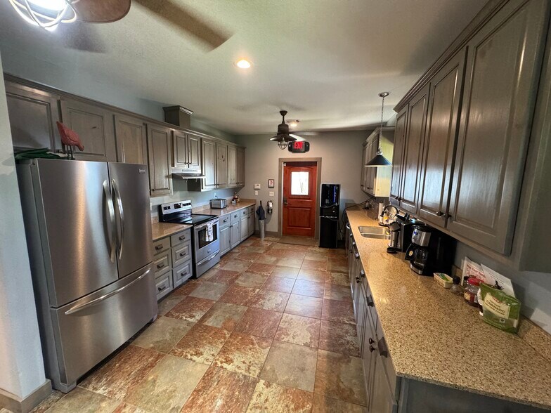 More Photos Of 520 Dallas St, League City Flex For Sale
