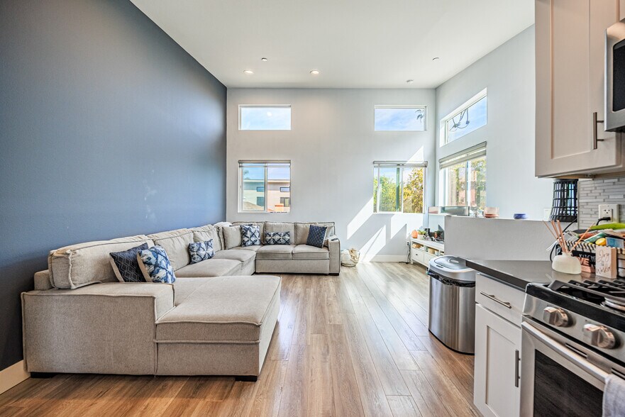 More Photos Of 5743 Case Ave, North Hollywood Apartments For Sale