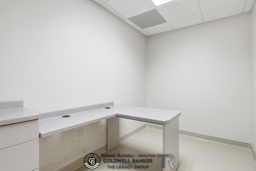 More Photos Of 733 Landmark Dr, Casper Medical For Sale