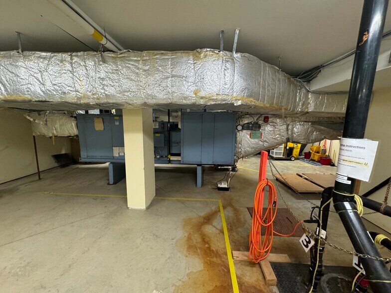 More Photos Of 725 Gibralter St, Norfolk Flex For Sale