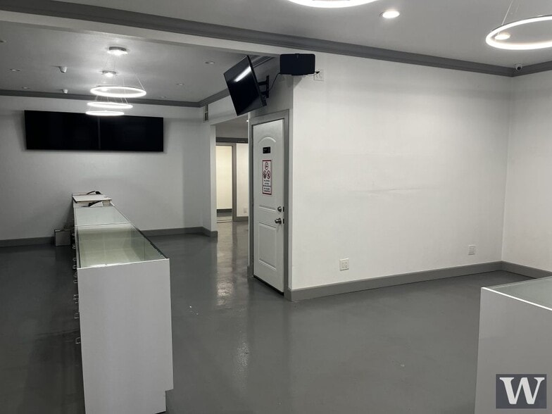 More Photos Of 8707 Venice Blvd, Los Angeles Office For Lease