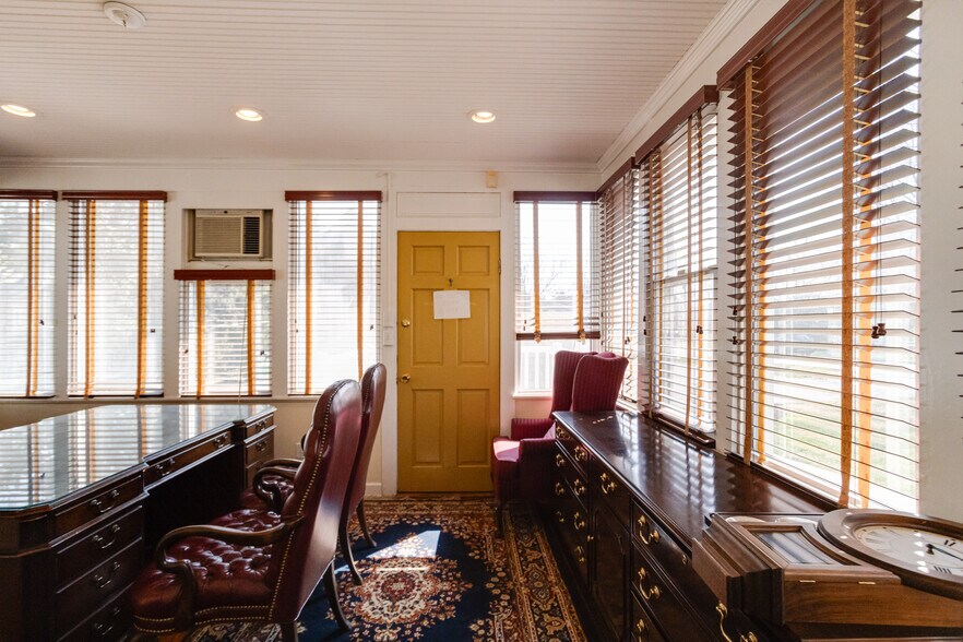 More Photos Of 407 W Pennsylvania Ave, Towson Office For Sale