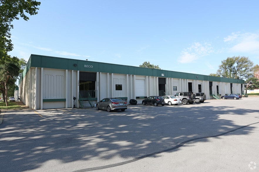 More Photos Of 1952-1986 Linn St, North Kansas City Warehouse For Lease