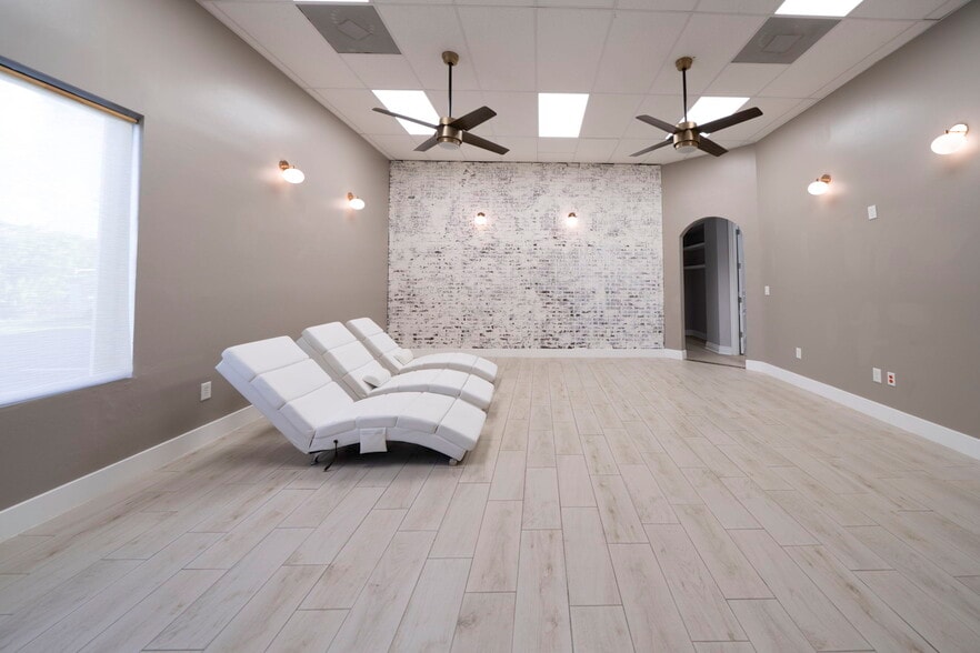 More Photos Of 24551 Production Cir, Bonita Springs Showroom For Lease