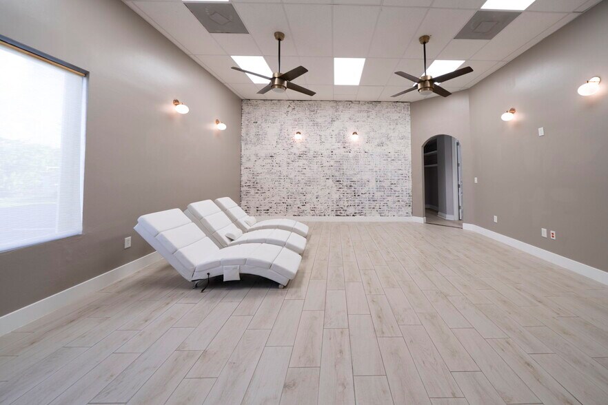 More Photos Of 24551 Production Cir, Bonita Springs Showroom For Lease