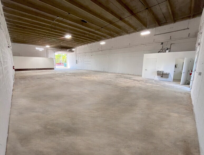 More Photos Of 1401-1423 NW 23rd St, Miami Warehouse For Sale