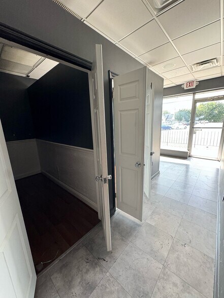 More Photos Of 20 Elm St, Oakland Storefront Retail Office For Lease