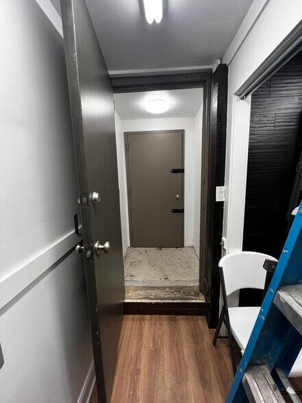 More Photos Of 2550-2558 W Peterson Ave, Chicago Office For Lease