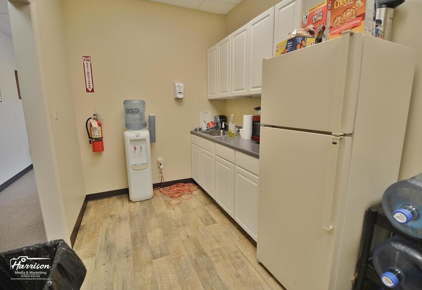 More Photos Of 4820 Commercial Dr, Huntsville Warehouse For Sale