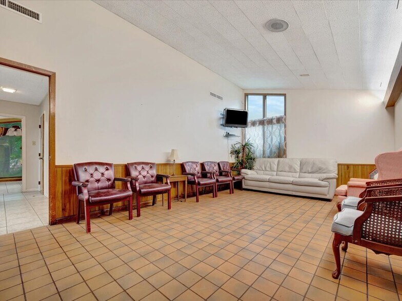 More Photos Of 900 Ellis Ave, Lufkin General Retail For Sale