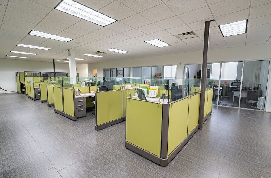 More Photos Of 11305 NW 122nd St, Miami Refrigeration Cold Storage For Lease