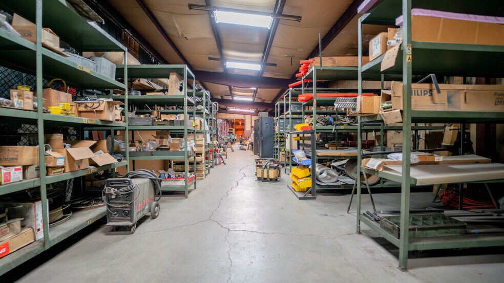 More Photos Of 1019 E Summit St, Crown Point Warehouse For Sale