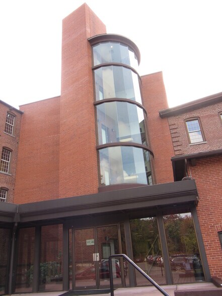 Primary Photo Of 9 Pond Ln, Concord Office For Lease