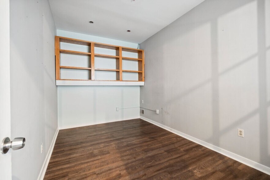 More Photos Of 519-521 N Charles St, Baltimore Office For Sale