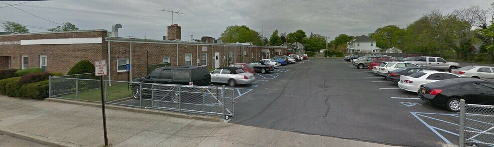 More Photos Of 75 Oak St, Patchogue Office For Sale