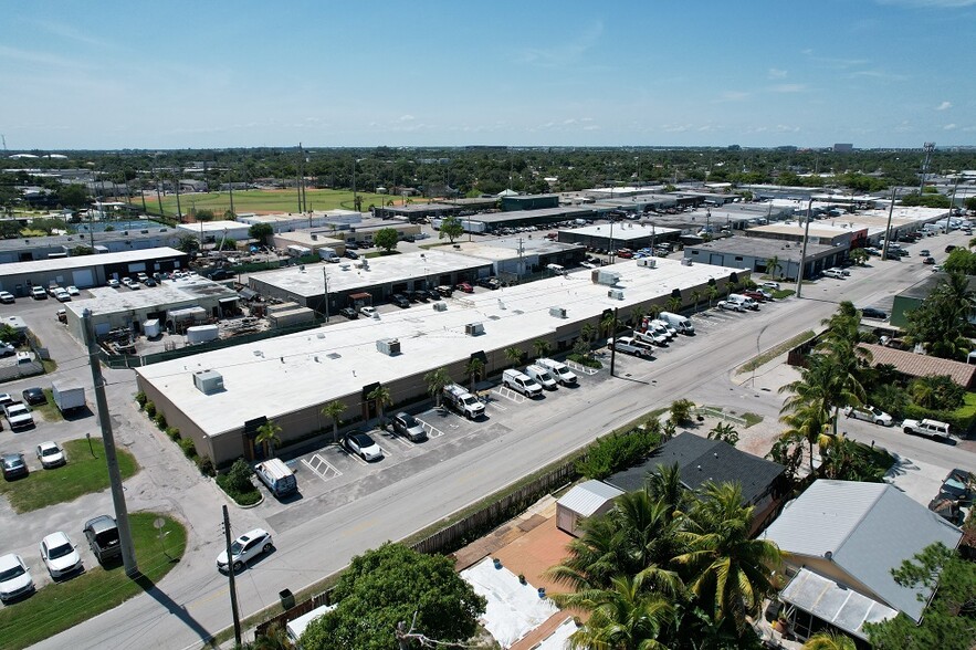 More Photos Of 4003-4015 NE 6th Ave, Oakland Park Warehouse For Lease