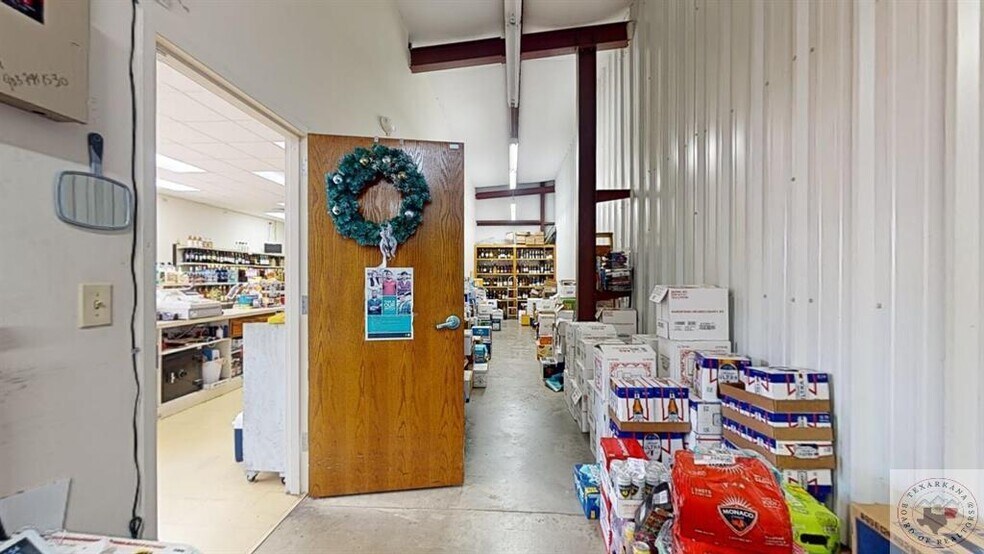 More Photos Of 914 N State Line Ave, Texarkana Storefront For Sale