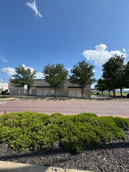 More Photos Of 211 S 18th St Expy, Kansas City Fast Food For Sale